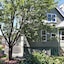 James Bay Inn Hotel, Suites & Cottage