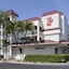 Red Roof PLUS+ & Suites Naples